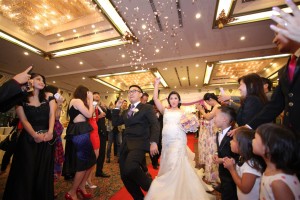 Contoh Pernikahan di Hotel Kartika Chandra Sumber : Thepotomoto Photography