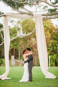 Chic-Rustic-Ceremony-Decor (1)