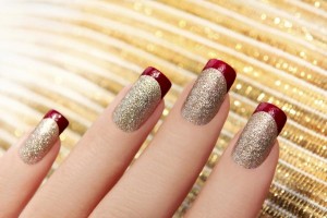 900-44043056-golden-glitter-nail-design