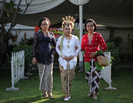 Tampilan Cantik Bridesmaids Dengan Kebaya Kutu Baru