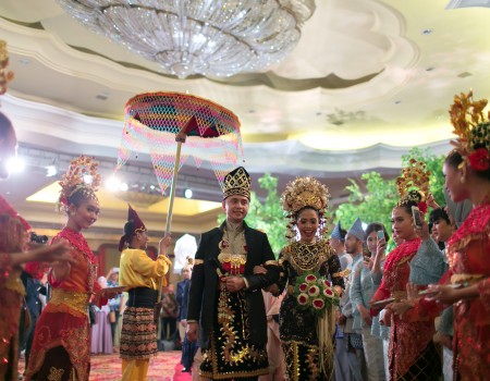 Pesona Adat Minang dan Banjar Di Pernikahan Keshia dan Zumi