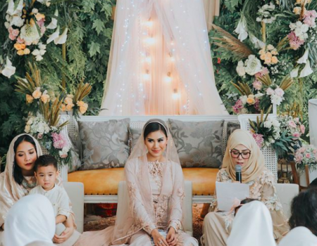 Sakralnya Pengajian Syahnaz di Tengah Keluarga