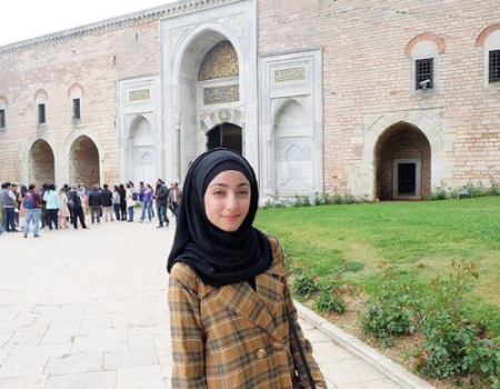 Meet the Expert: Ima Habsyi, Magic Hands di Balik Henna Cantik