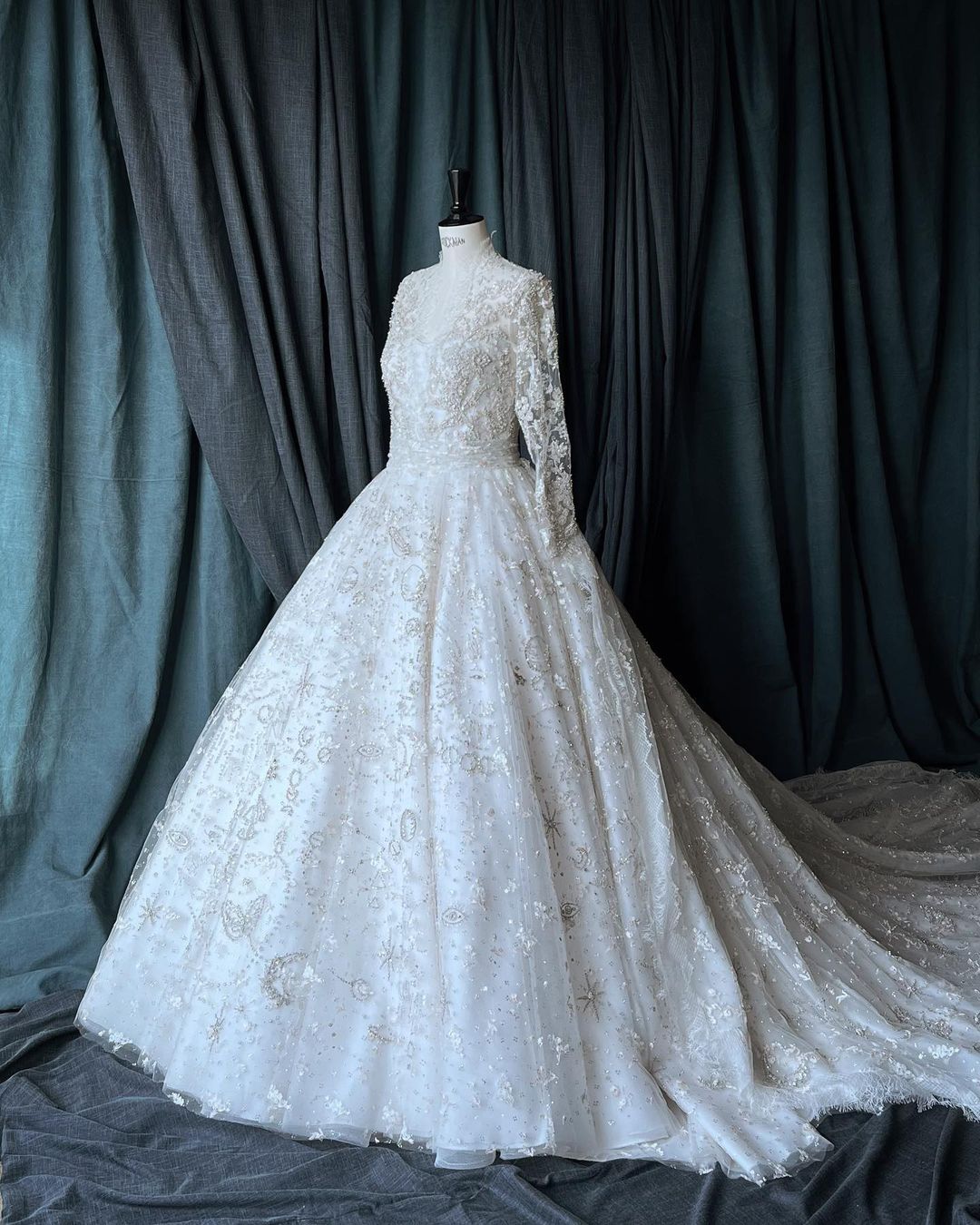 Pernikahan Impian Chelsea Islan dan Rob Clinton