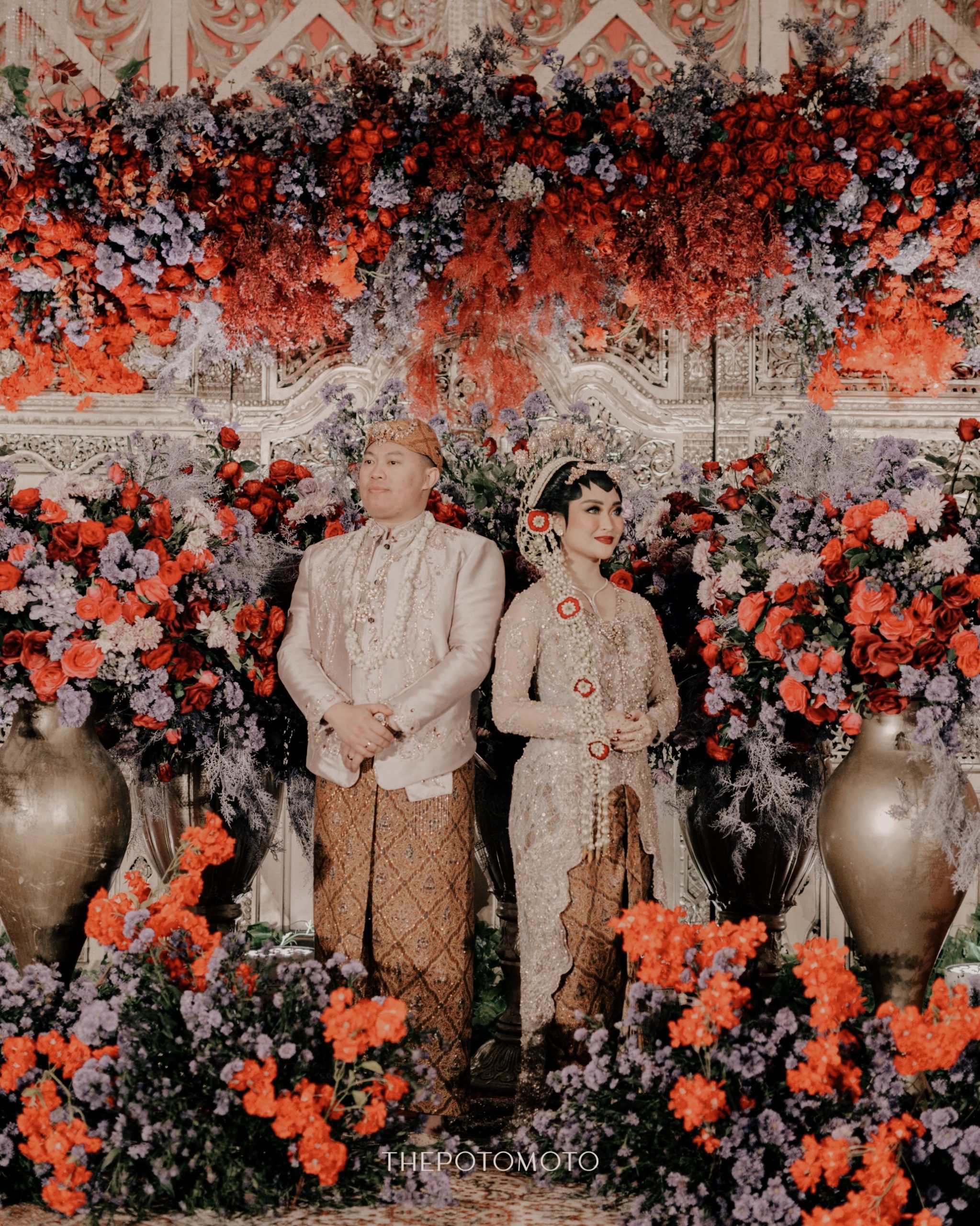 Sentuhan Modern pada Pernikahan Adat Jawa dan Palembang, Singgih dan Nitama