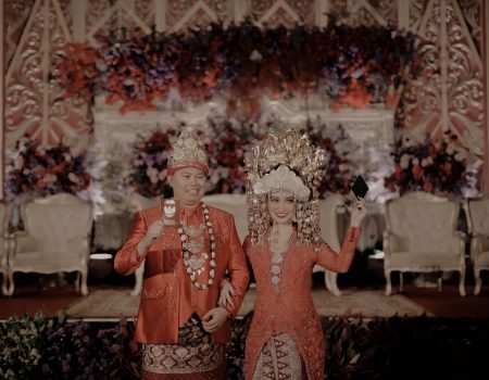 Sentuhan Modern pada Pernikahan Adat Jawa dan Palembang, Singgih dan Nitama