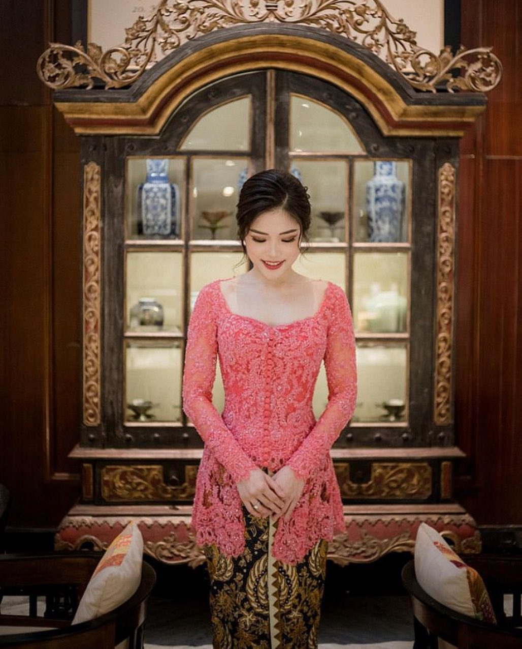 Serasi dan Eye Catchy: Inspirasi Warna Kebaya Lamaran Untukmu!