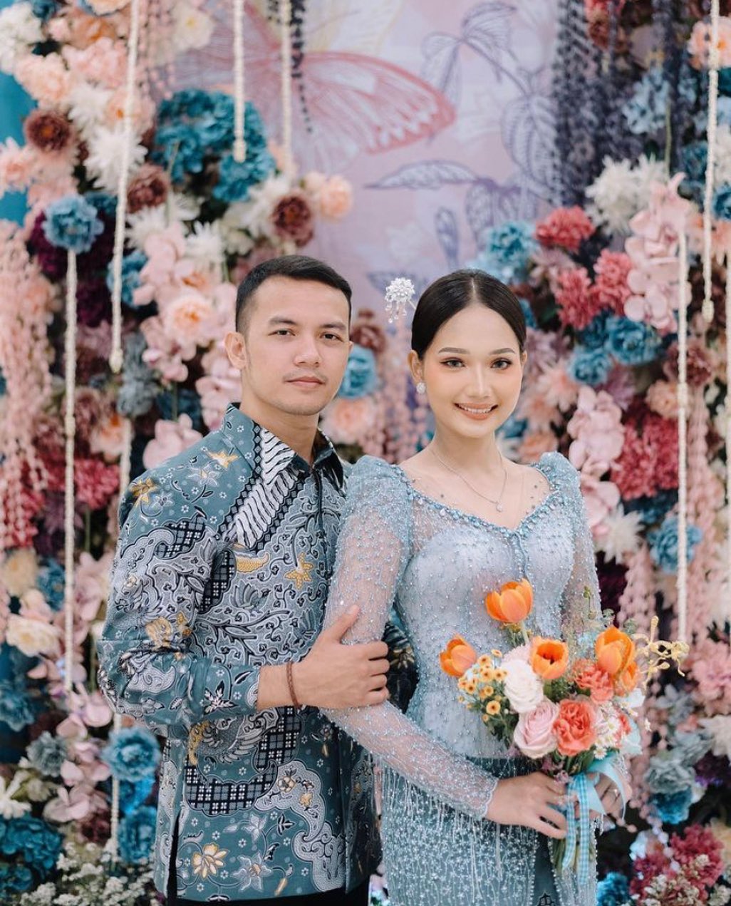 Serasi dan Eye Catchy: Inspirasi Warna Kebaya Lamaran Untukmu!