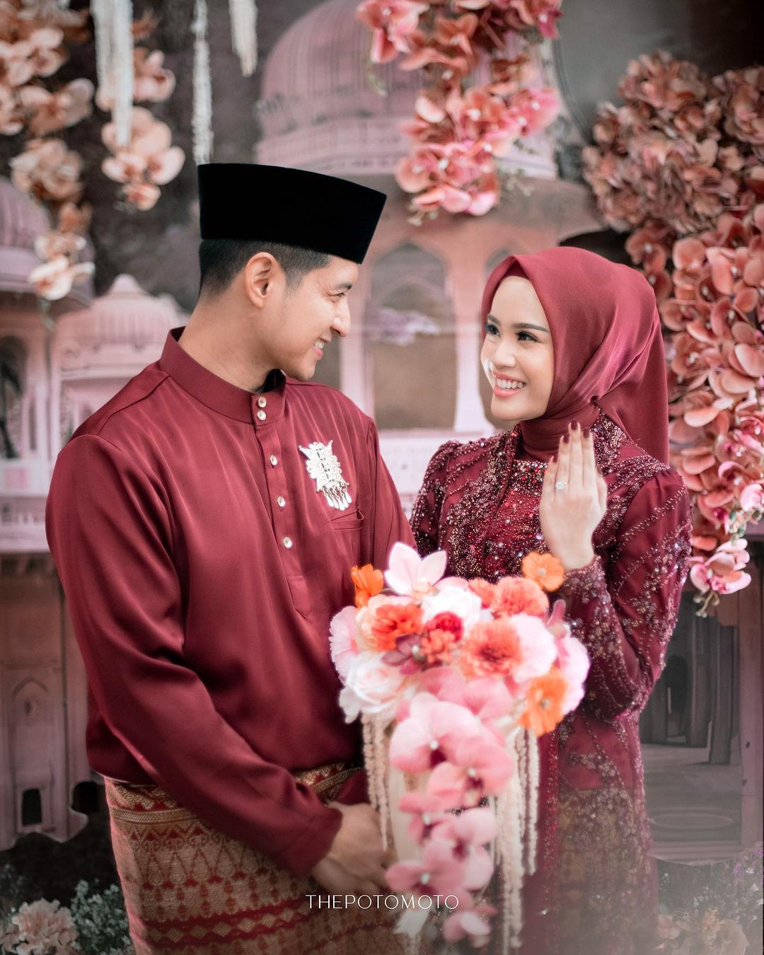 Serasi dan Eye Catchy: Inspirasi Warna Kebaya Lamaran Untukmu!